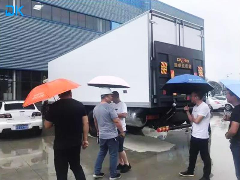 Empresa de camiones frigoríficos Refrigerator-Truck company