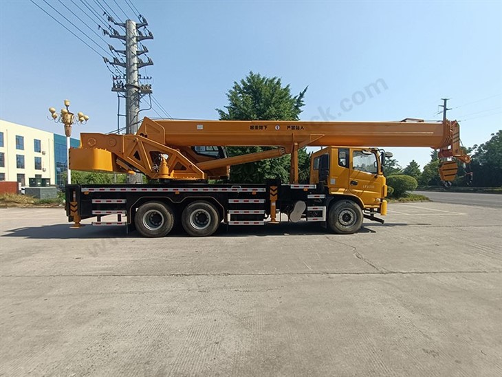 Heavy Crane Truck Lorry-mounted Crane