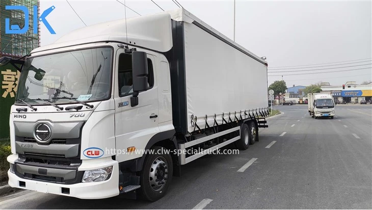 Hino 700 6 x2 Camión lateral de la cortina